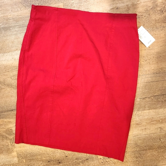 Red Knee-length Skirt (L) - Picture 2 of 3